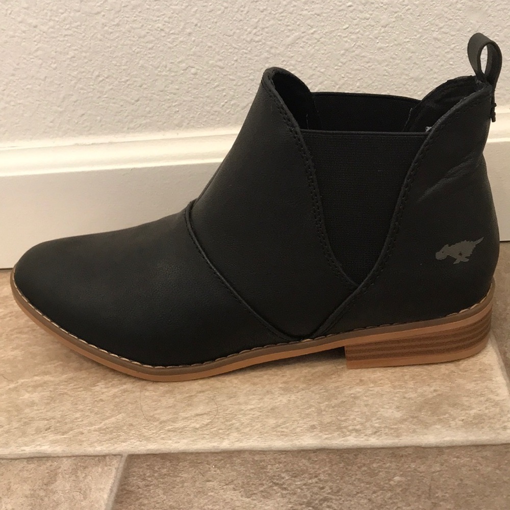 Size 7.5 Rocket Dog “Maylon” bootie